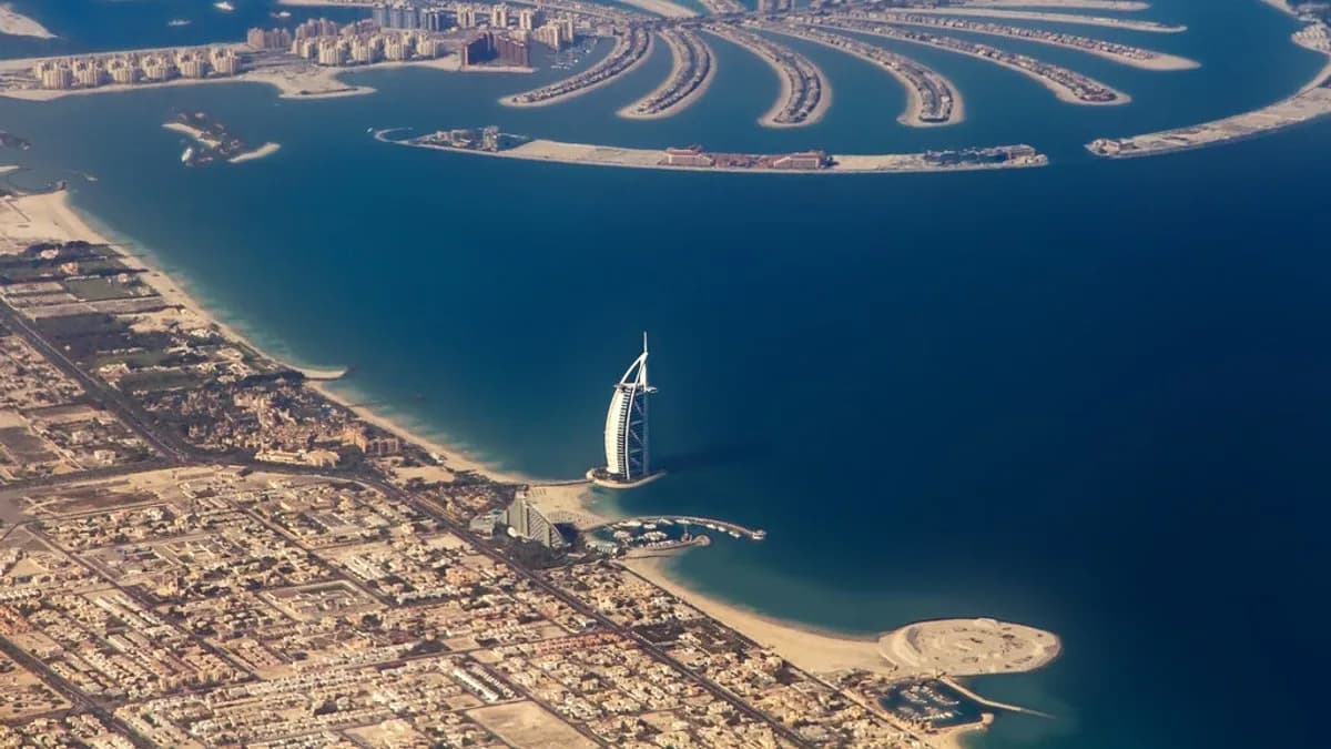 Aerial perspective of Palm Jumeirah luxury villas and coastline in Dubai.